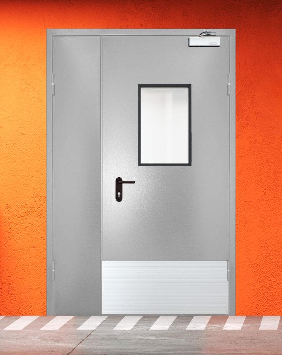 Противопожарная полуторная серая дверь порошковым напылением EIS 45 с прямоугольным окном, широким отбойником