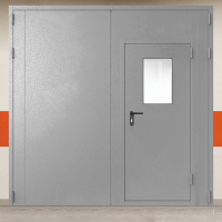 Ворота металлические двустворчатые серые с дверью и окном без доводчика