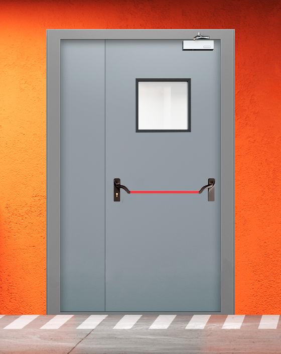 Противопожарная полуторная серая дверь EI 60 (2-го типа) с ручкой антипаника, квадратным окном