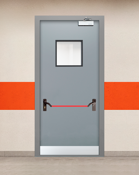 Противопожарная однопольная серая дверь EIS 60 с ручкой антипаника, квадратным окном, узким отбойником