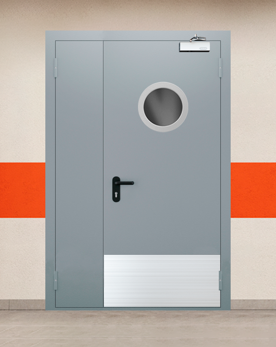 Противопожарная полуторная серая дверь EI 30 (3-го типа) с круглым окном, широким отбойником