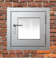 Люк металлический серый с окном и блестящей ручкой
